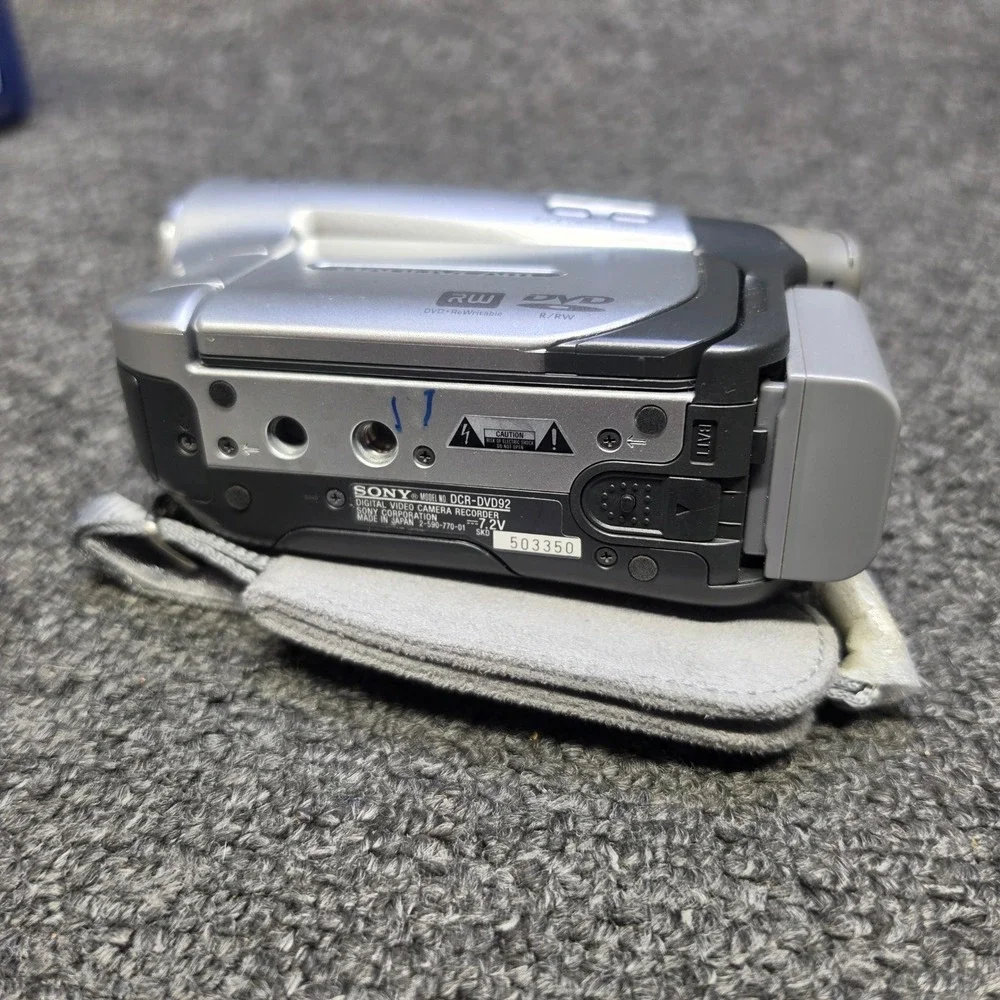 Sony Handycam DCR-DVD92 Silver Camcorder 20x Optical Zoom Carl Zeiss Bundle